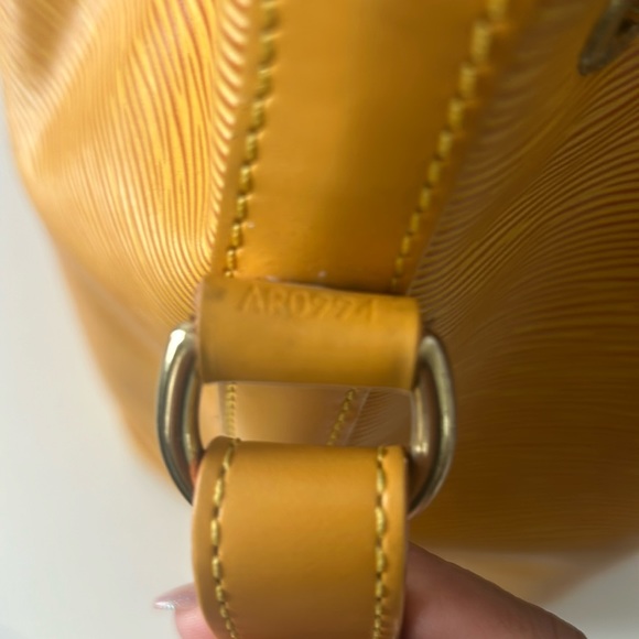 TRENDING Maxi Bags: Louis Vuitton Shoulder Bag Noe Yellow Epi - Picture 8 of 11